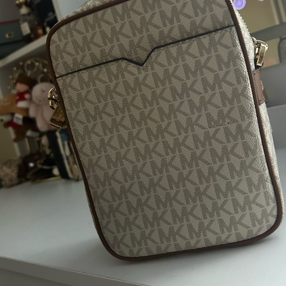 Michael Kors Crossbody Bag - Picture 4 of 6